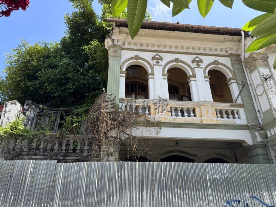 （古城封底主文）《用眼睛去旅游》：吉灵街
