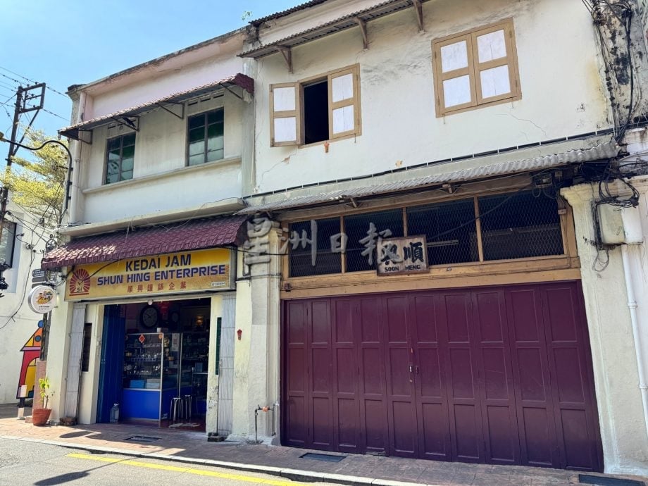 （古城封底主文）《用眼睛去旅游》：吉灵街