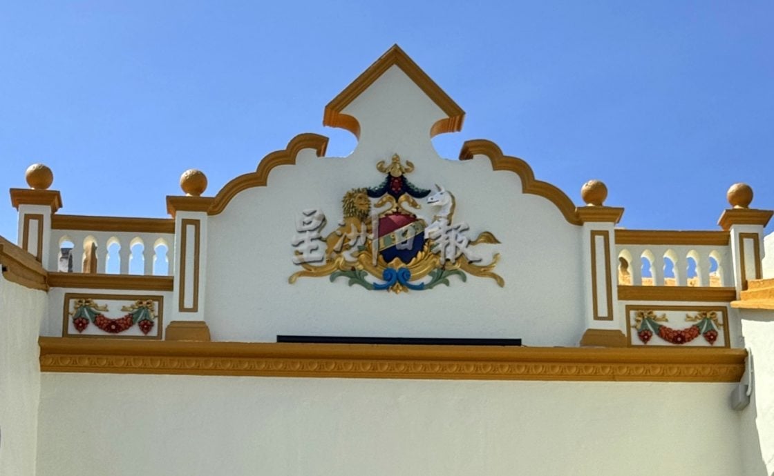 （古城封底主文）《用眼睛去旅游》：吉灵街