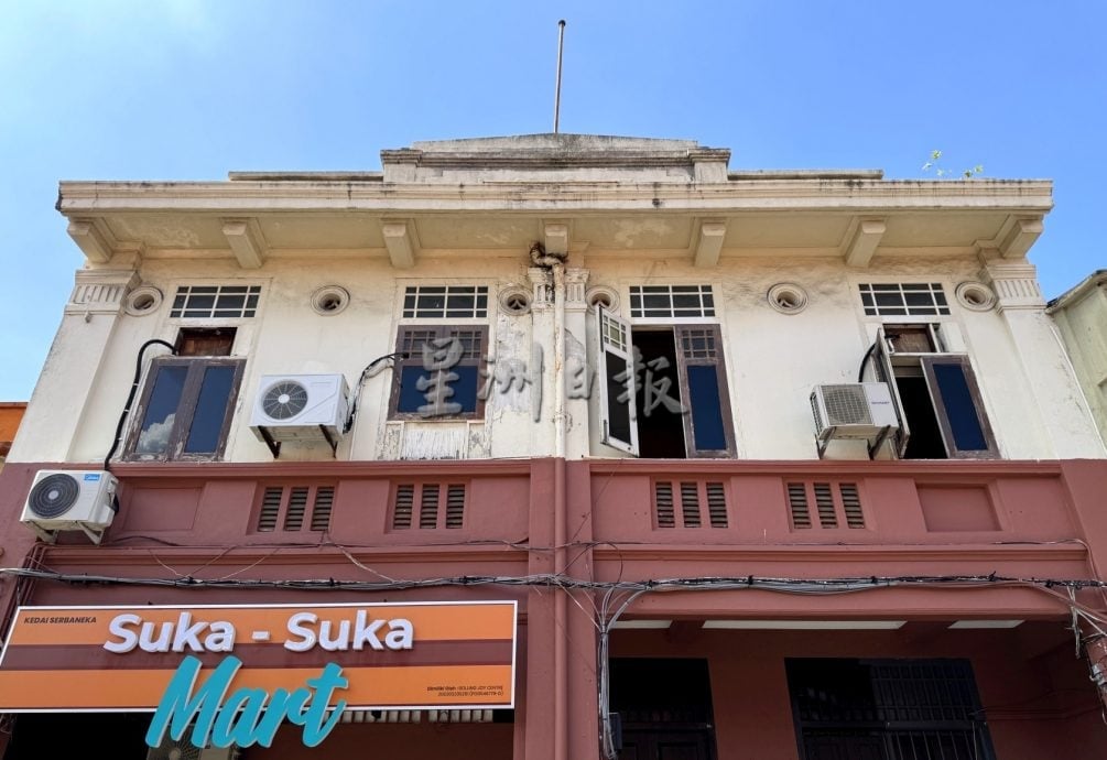 （古城封底主文）《用眼睛去旅游》：吉灵街