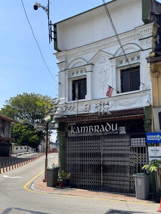 （古城封底主文）《用眼睛去旅游》：吉灵街