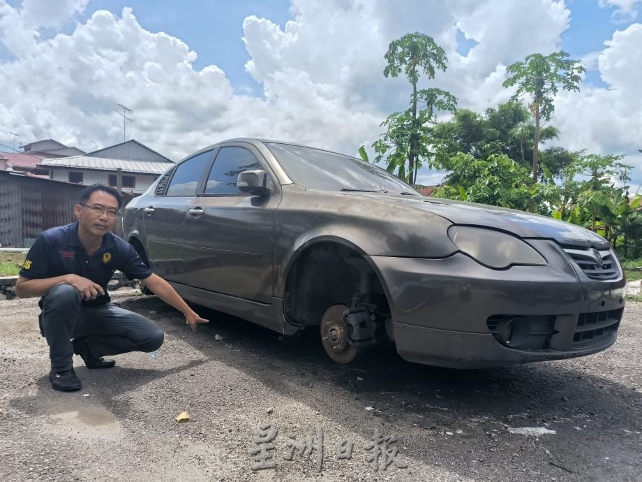 **已签发**柔：第二版头：民生特工队〡路桥零护栏路边车胎被偷，古来1巷民生问题一箩筐