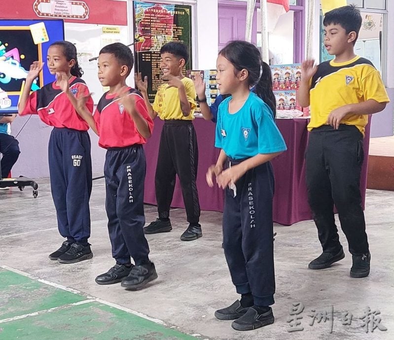 （古城第四版主文）启牖华小各族师生欢庆教师节