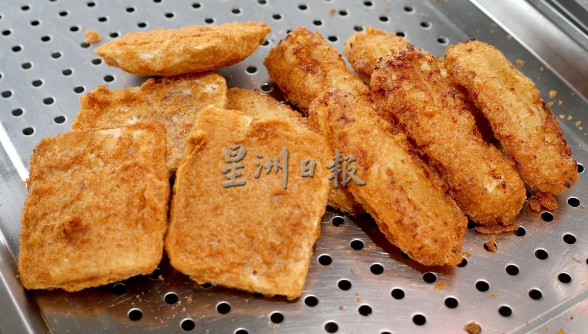 ★5月18日刊登/大霹雳封底主文/【人气美食】/鸿运炸小食酥脆爽口 丰富口感好吃到吮手指