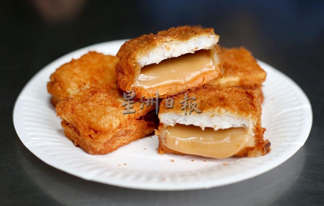 ★5月18日刊登／大霹雳封底主文／【人气美食】/鸿运炸小食酥脆爽口 丰富口感好吃到吮手指