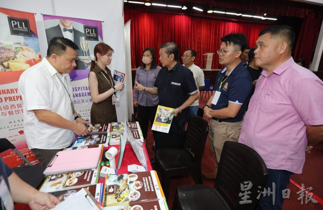 **已签发**柔:新山海南青年团首届升学站 提供多方位教育资讯
