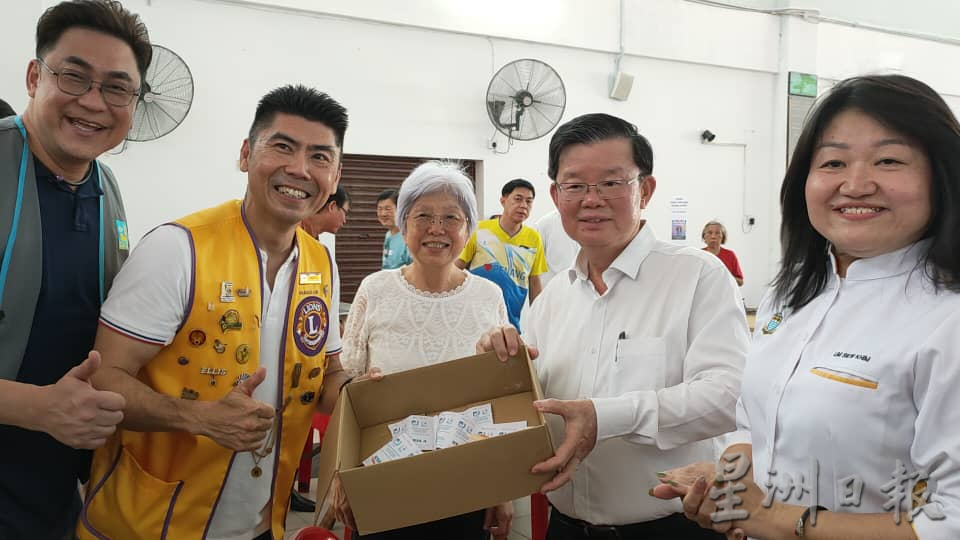 （大北马）曹观友出席银禧安老院义卖会