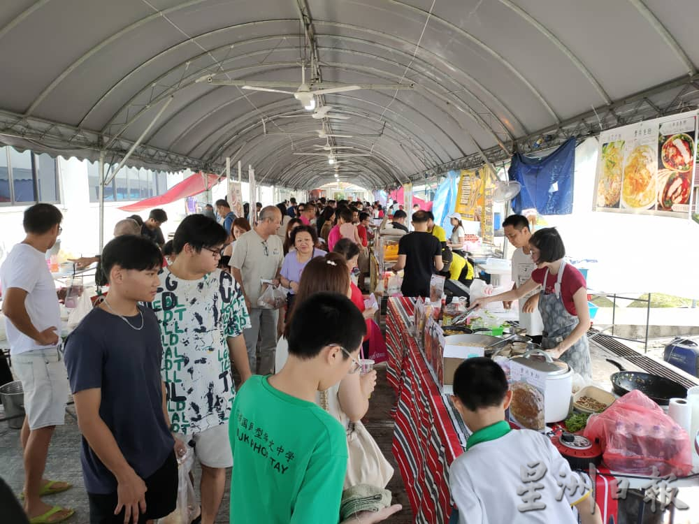 （大北马）曹观友出席银禧安老院义卖会