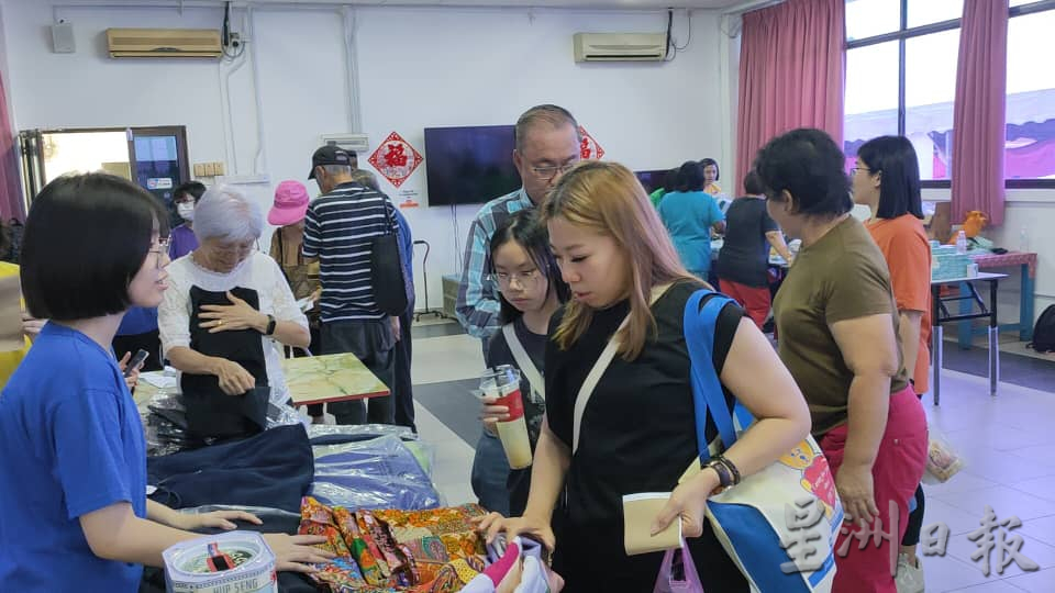 （大北马）曹观友出席银禧安老院义卖会