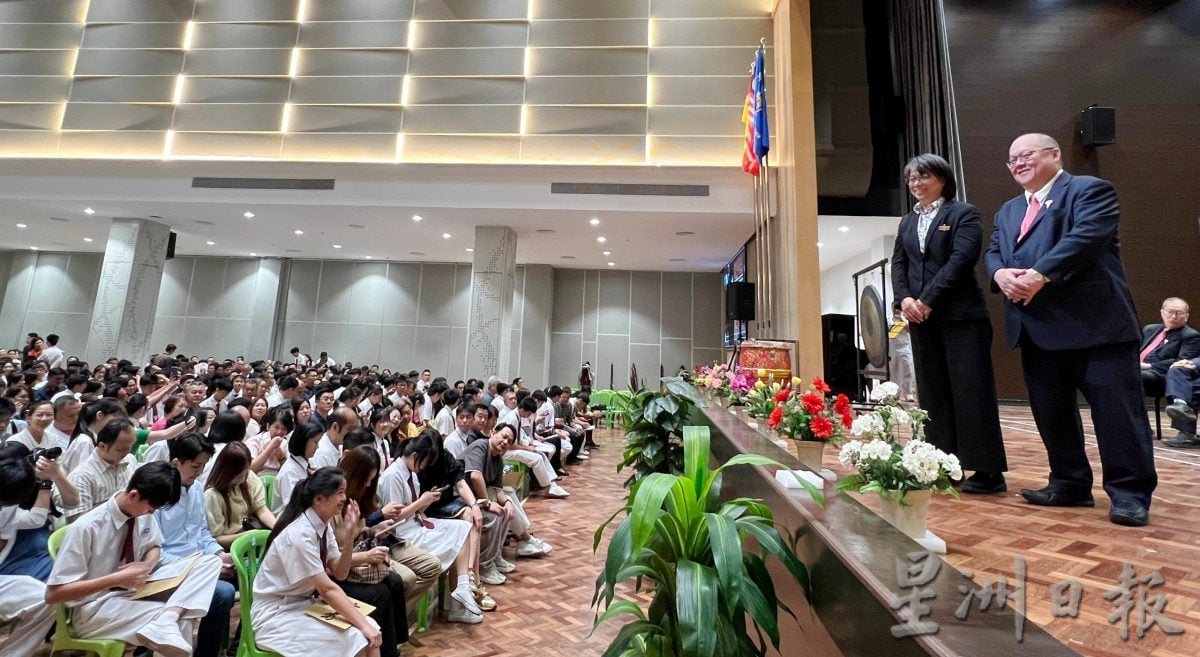 大都会/校园版版头/巴生兴华中学成年礼