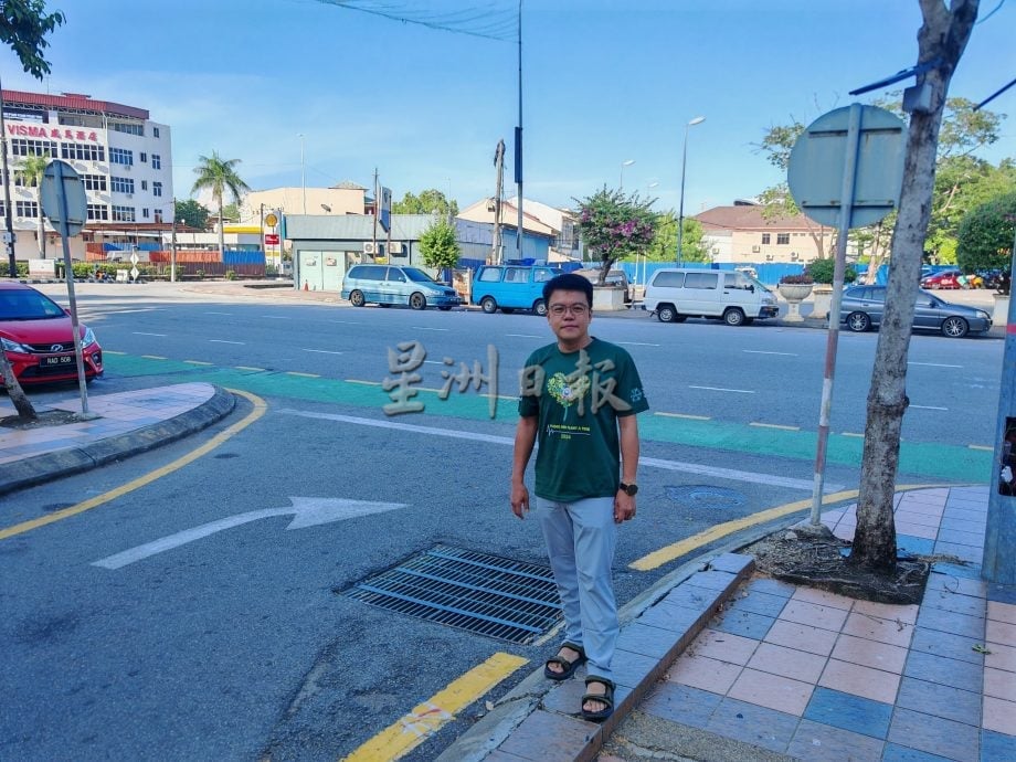 （古城版）摩托车从敦马么路逆行左转往甘榜乌鲁，市政厅拟设路牌明确禁止左转