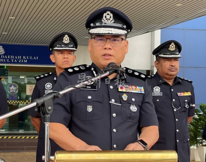 (已签发)柔:超车酿罗里冲下坡意外 女司机警局备案