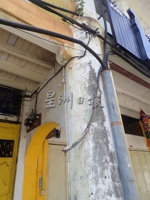 窃贼连两天闹市偷电话线 商家吁警方加强巡逻