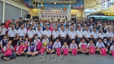 修德善堂颁助学金  拨逾5万助104学生