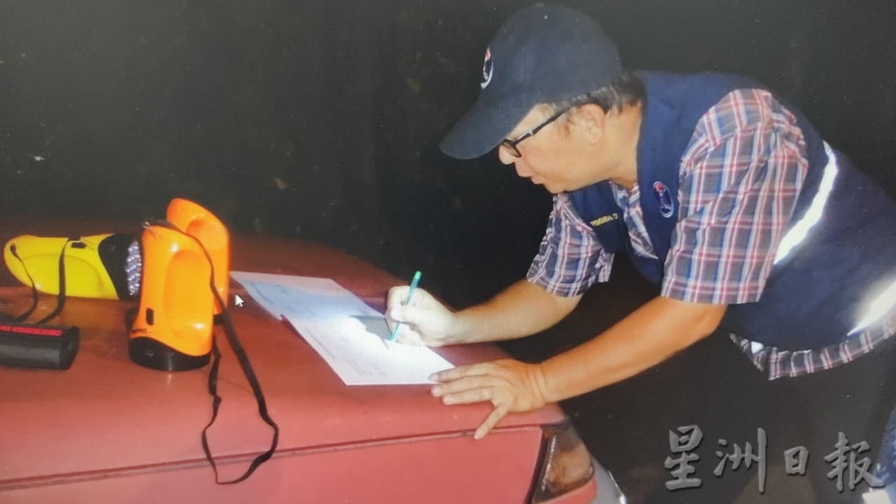 林木街志愿巡逻队15年成为打更人 为民守护治安