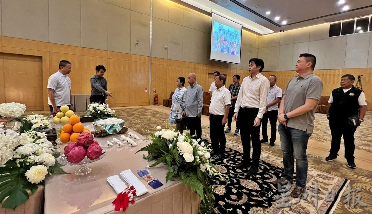 邓章钦父亲逝世