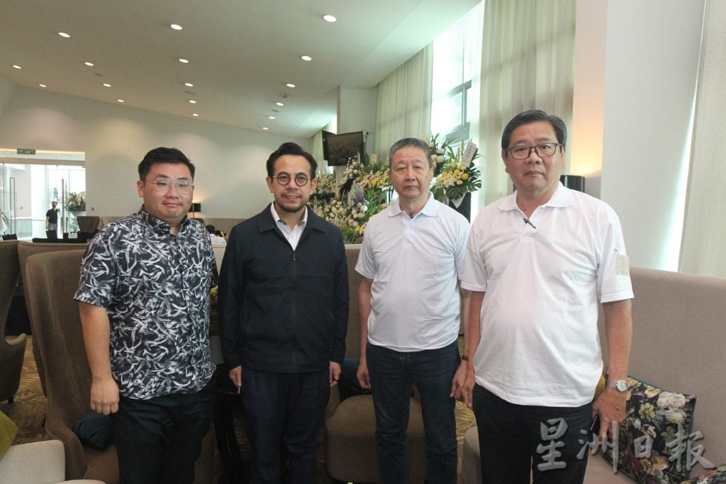 邓章钦父亲逝世