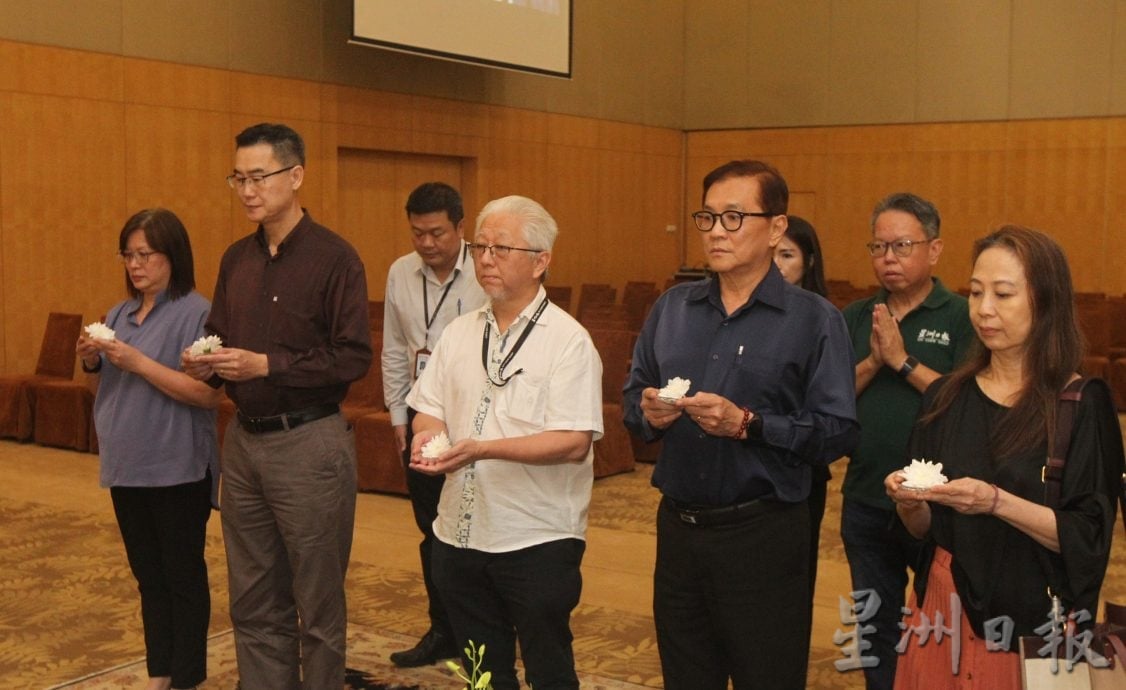 邓章钦父亲逝世