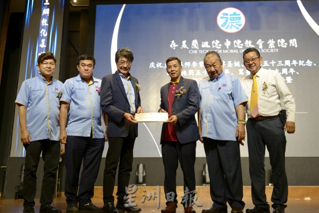 供星洲网/波德申德教会紫德阁53周年慈善晚宴 誓言继续向低收入群家庭提供援助