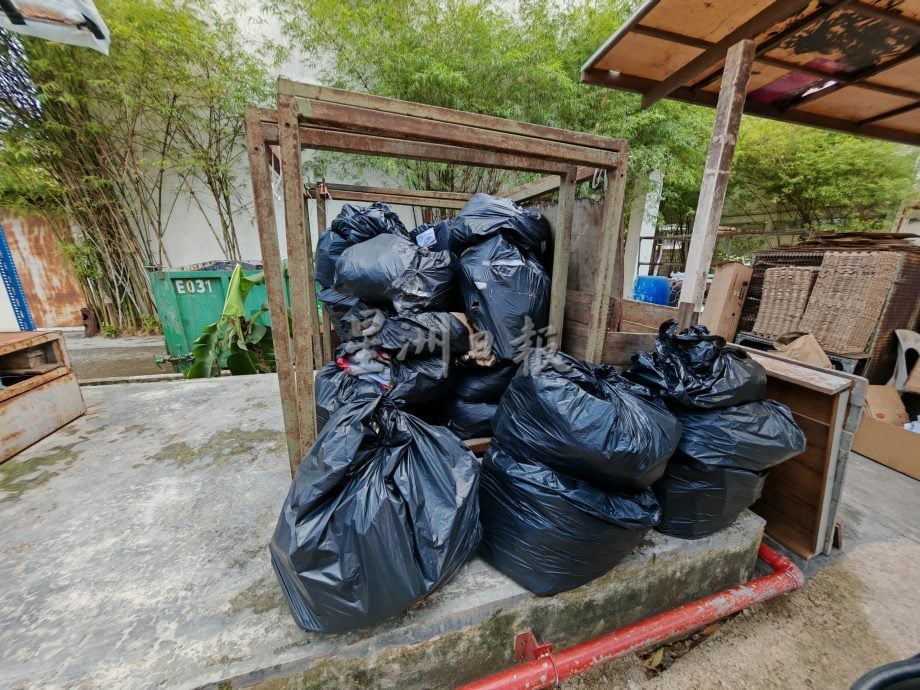 （古城第二版主文）培风Dump Dropn‘GO环保站，使用代码每公斤捐献1仙予学校