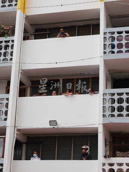 供星洲网：以为下雨天响雷，竟是男子高楼坠下亡！14楼再又坠楼命案