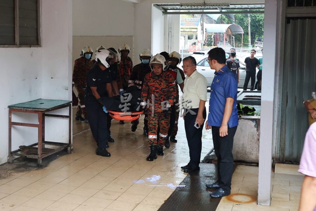 供星洲网：以为下雨天响雷，竟是男子高楼坠下亡！14楼再又坠楼命案