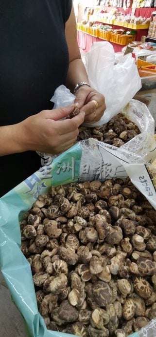 东(未发布):端午节遇上学校假期,裹粽子原料热销。