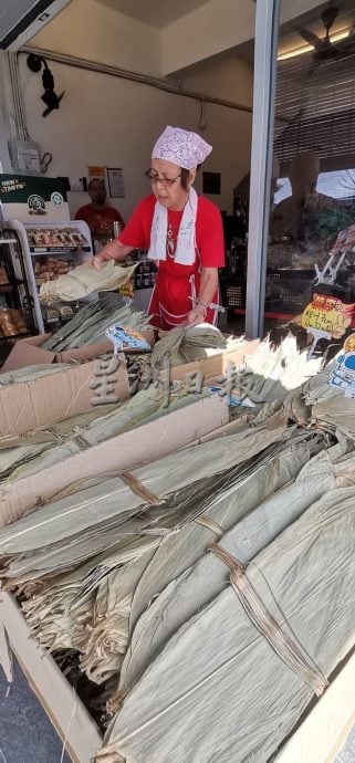 东(未发布):端午节遇上学校假期,裹粽子原料热销。