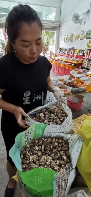 东(未发布):端午节遇上学校假期,裹粽子原料热销。