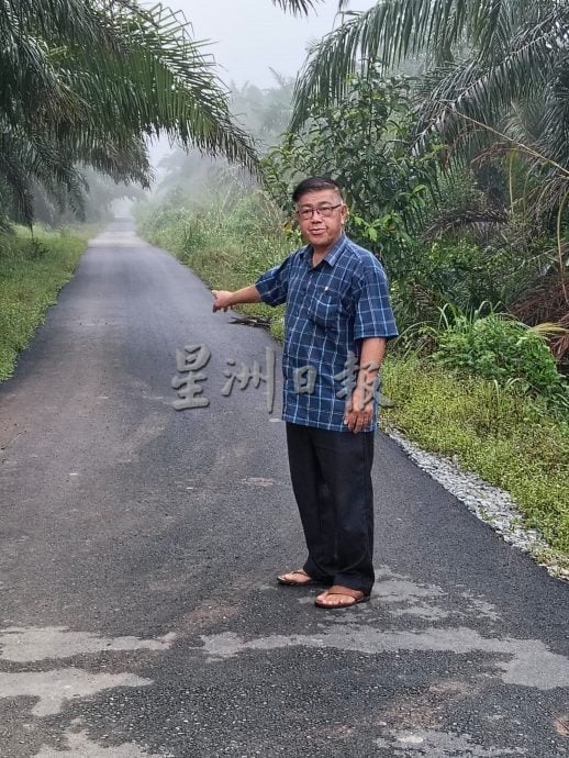 路淹水受困车内,自愿消防队救出数名妇女