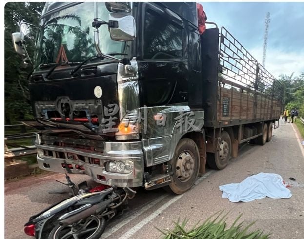 （大北马）男子偷走轿车与摩托车再给罗里猛撞死亡