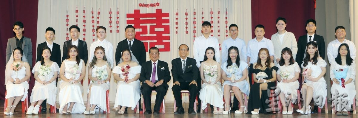 520我爱你 精武迎12对新人结连理