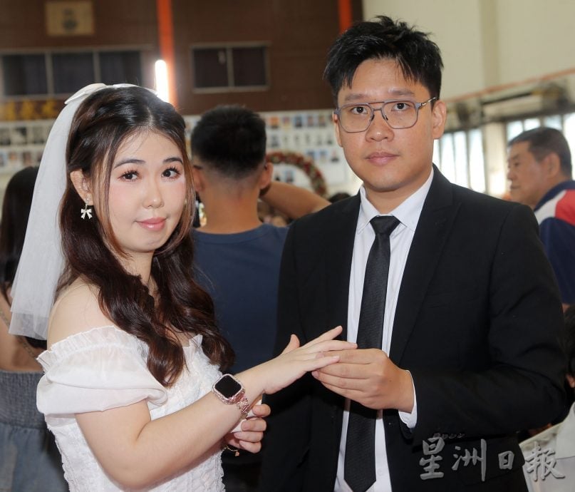 520我爱你 精武迎12对新人结连理