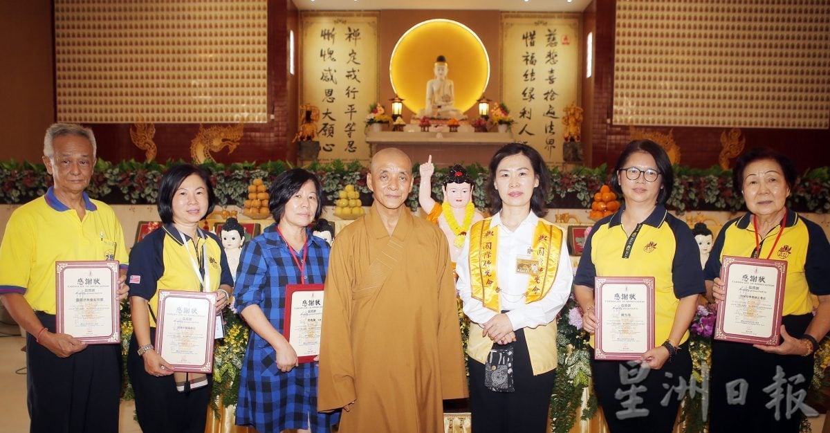 霹：预编版头／卫塞节浴佛祈福 4000人赴滴水坊沾法喜  