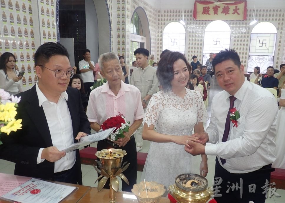 “520”太平佛教会迎来4对新人注册