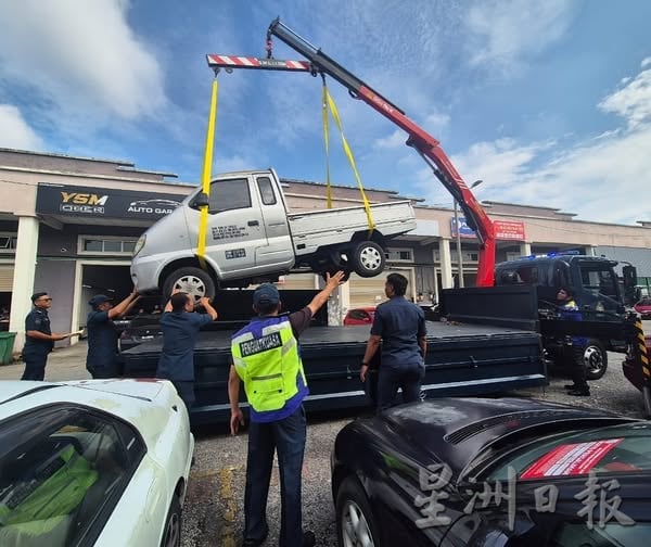(古城第三版主文)市议会今年拖走41辆车 符龙川促车主妥善处理废车
