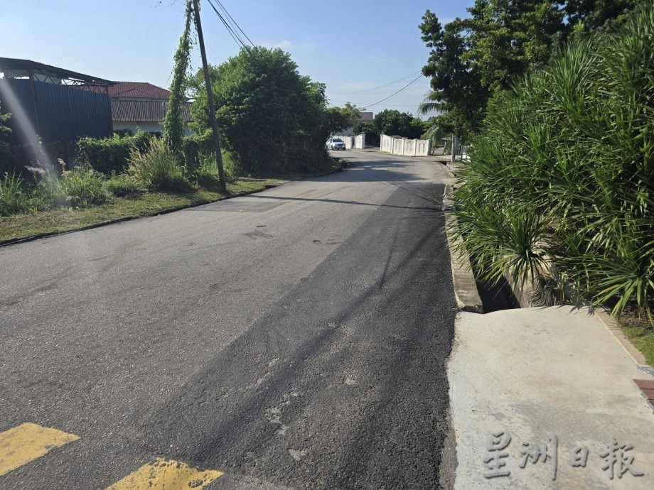 (古城第二版主文)重型罗里每天穿梭不停 影响丹绒米村民作息