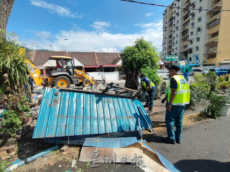 （大北马）非法设立逾10年 行人道摊位和建构遭拆除