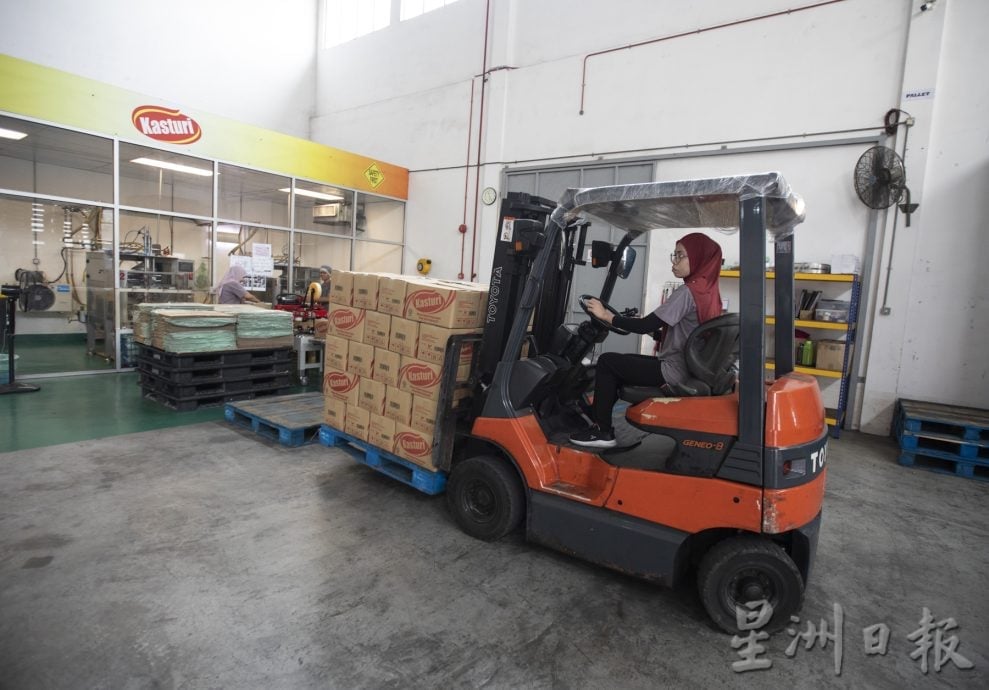 星角摄/图说大马(22日刊):津贴食油包装厂