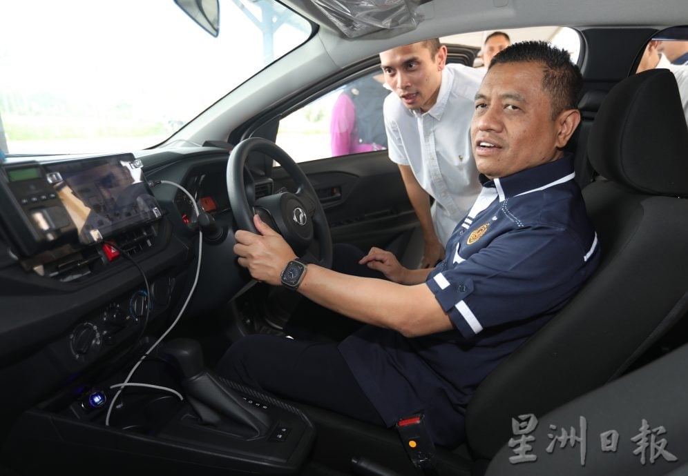 **即时国内**全国:加强对驾驶学院执法力度,陆交局总监:善用科技监管