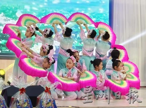 东：百乐县教师节晚宴筹获25万