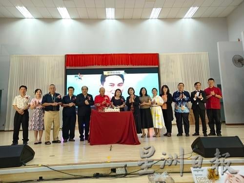 东：百乐县教师节晚宴筹获25万
