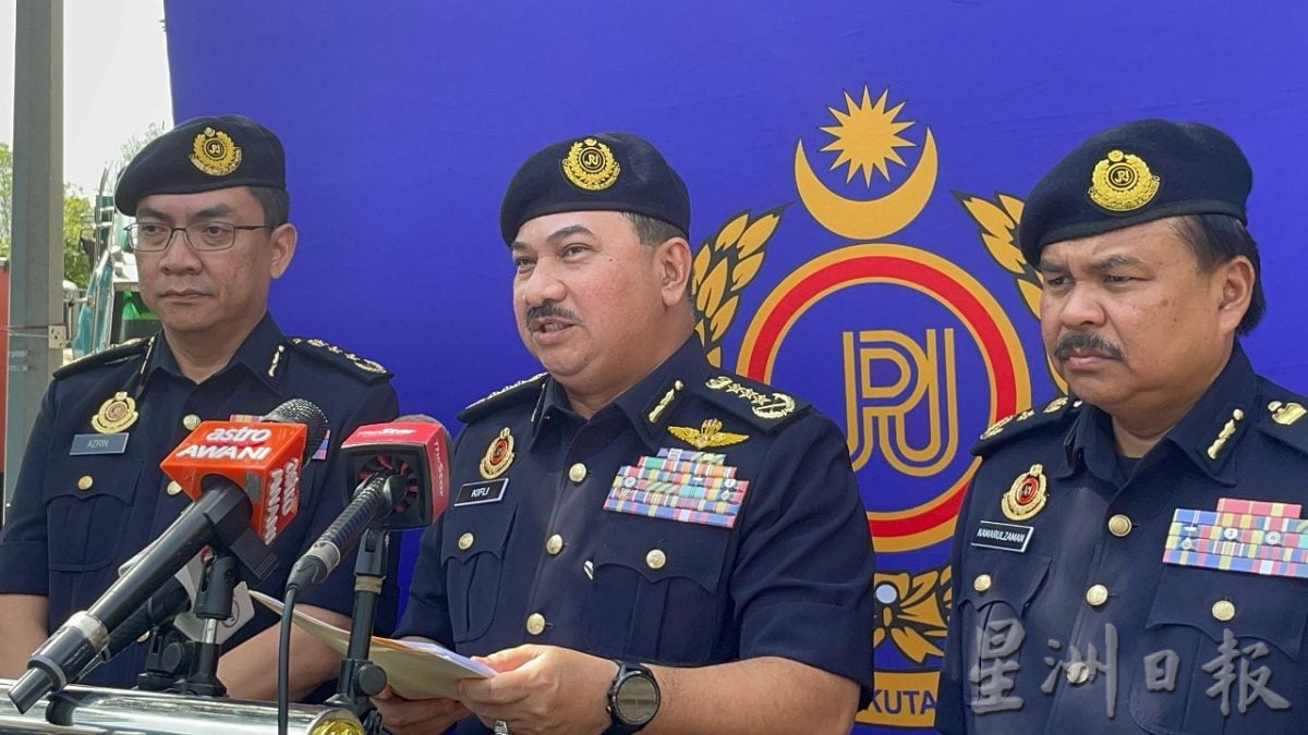 逾7年没保险没验车 JPJ怒捉3重型罗里 司机弃车逃!