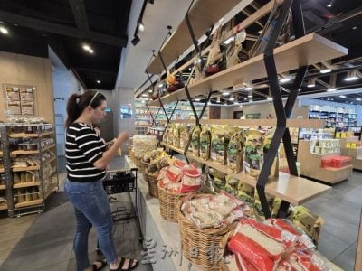 原料价稳 粽叶香菇蚝干跌价5%  端午粽子买气热不起