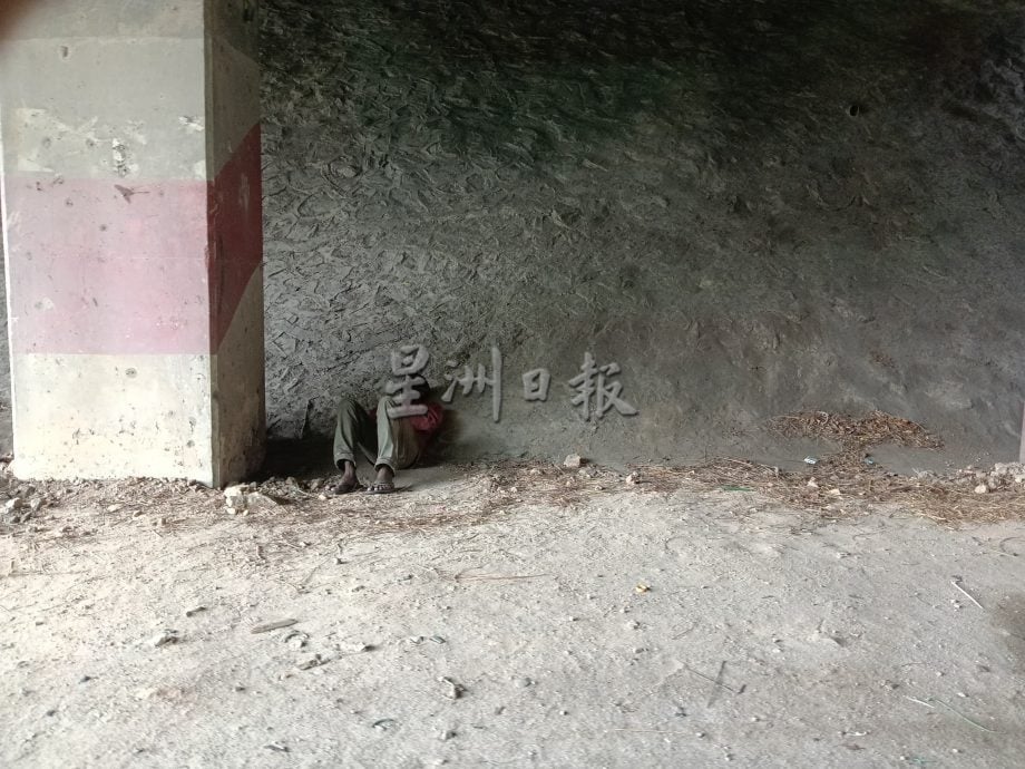 供星洲网:旧拉务路桥底现精神异常流浪汉,服务中心介入安顿至RMC