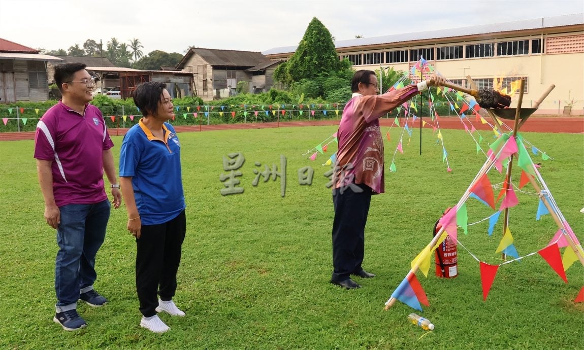供星洲网:NS庇朥/ 庇小运动会学生扮美国队长、闪电侠、绿巨人及金刚狼