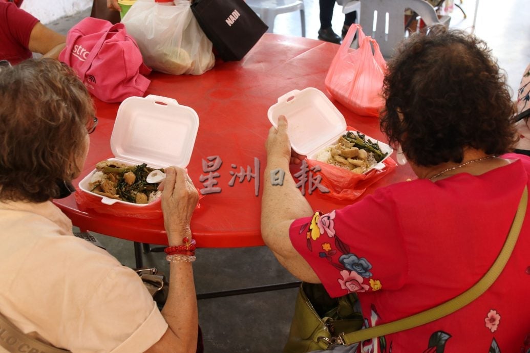 供星洲网/避免团圆饭凌晨排队索票，芙蓉邻恩复兴教会推“集章换票”