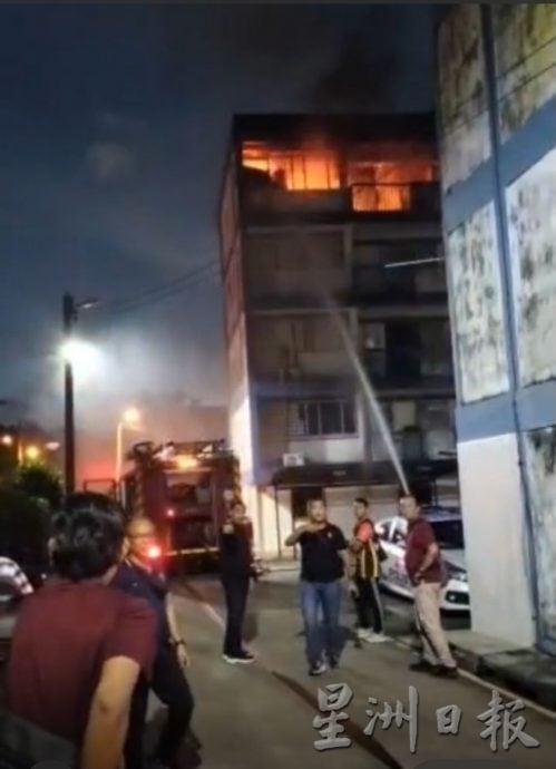 供星洲网:位于淡边新村4层楼的警察部门发生火患