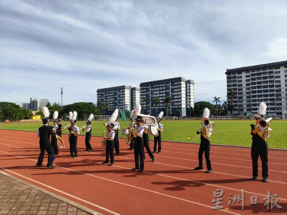 东:吉兰丹中华独立中学“第29届丹中田径锦标赛”大会主席杨荣秋表示,推广体育运动,增进全民健康,是教育的基本任务。所以独中把发展体育运动,列为教学重要的组成部份,同时也是学校文化建设的特色之一。