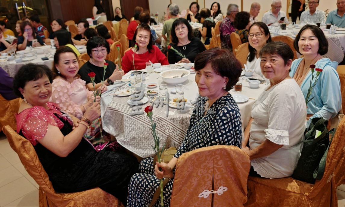 已审（大北马）陈志雄恭贺努鲁当选。